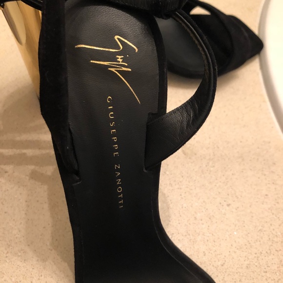 Black suede heel with wraparound ankle strap - Picture 5 of 6